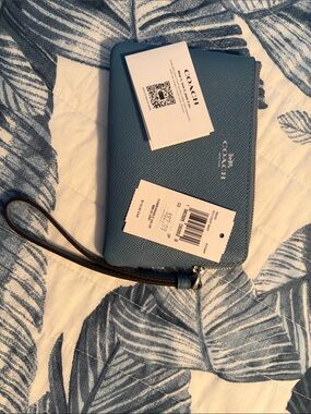 COACH Teal Blue Pebbled Leather Wristlet with Detachable Strap